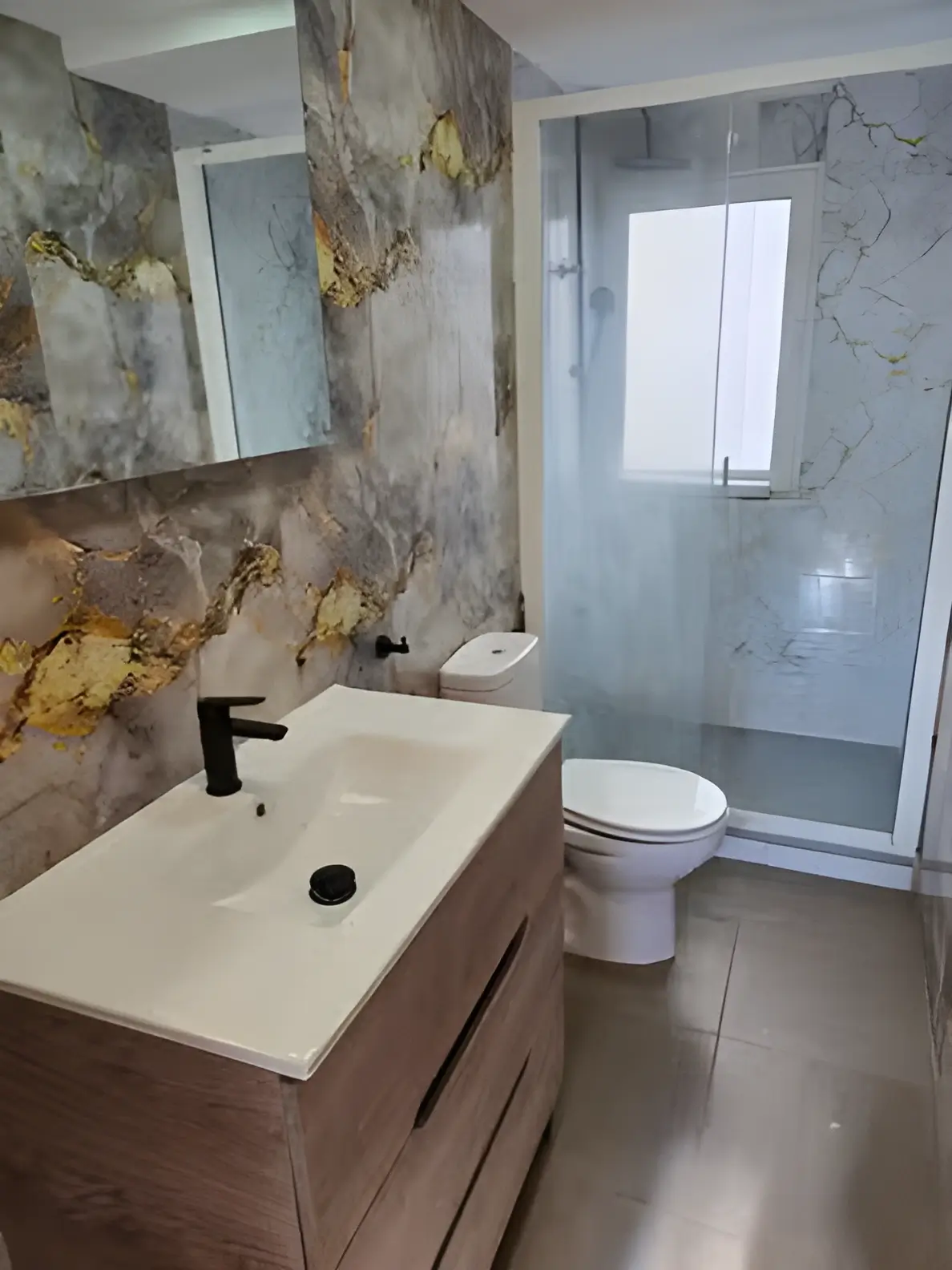 Reformas de Baños Murcia con plato de ducha moderno